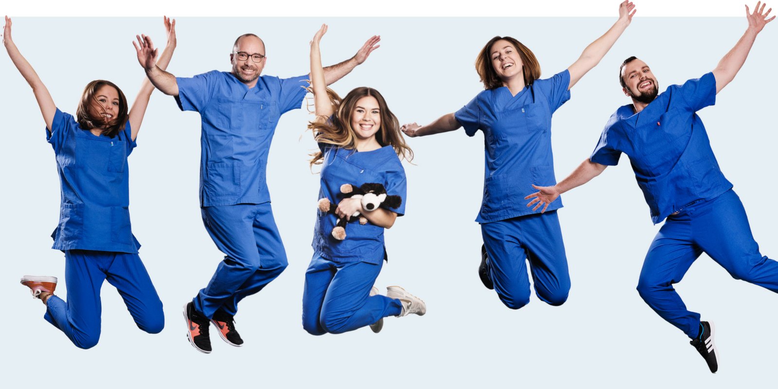 jump in tensiv Mitarbeiter der Intensiveinheit springen hoch für die Vorteile im Clemenshospital und der Raphaelsklinik
